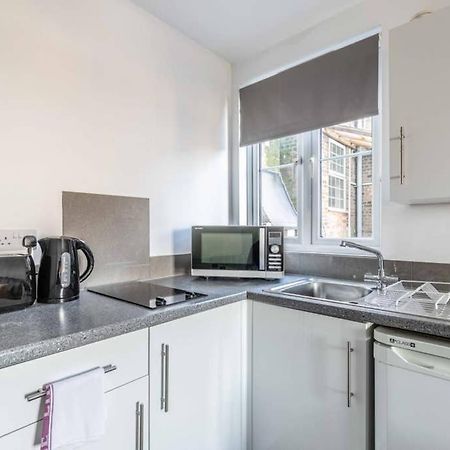Modern Apartment On Egham High St And Close To Royal Holloway Ngoại thất bức ảnh
